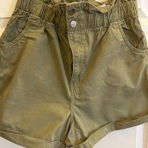 H&M green paper bag waist shorts size 10